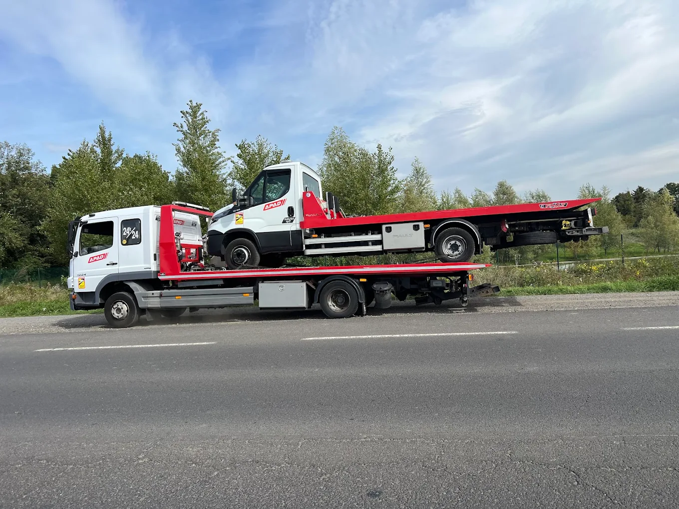 Vehículos Eléctricos — Transporte cerrado para coches de lujo y prestigio en Europa